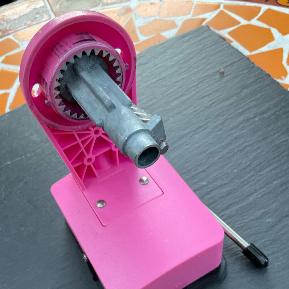 Pink X-Acto top selling portable Lightweight Manuel Pencil Sharpener - Picture 9 of 15